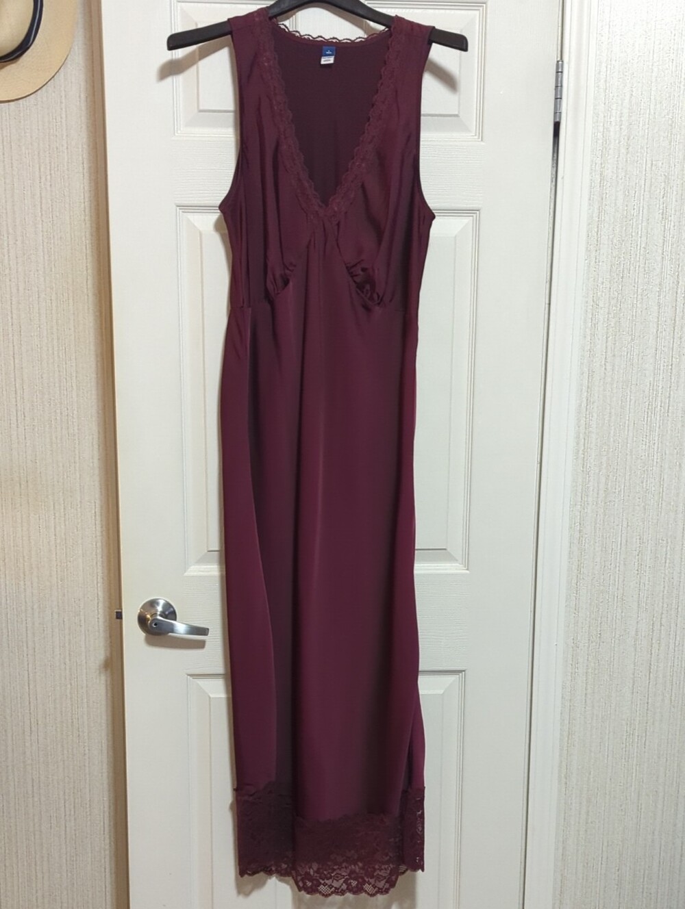 Old Navy Sleeveless Lace-Trim Maxi Dress in Wine